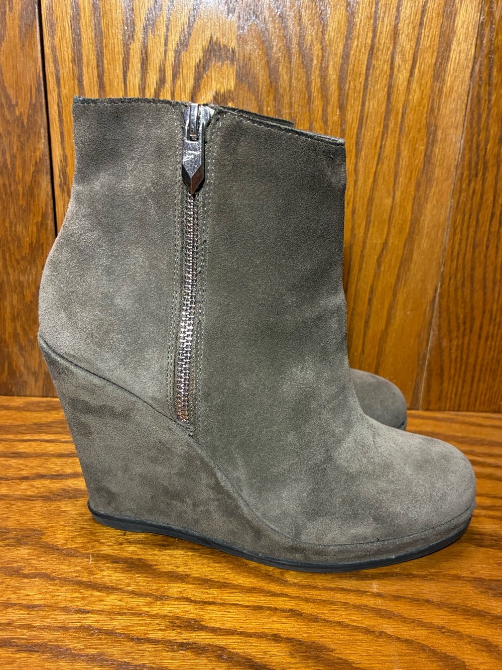 Fergie Taupe Suede Platform Wedge Heel Ankle Booties Boots Size 8